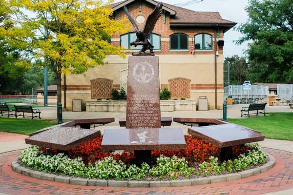 Eagle Statue in veterans park south holland Illinois 